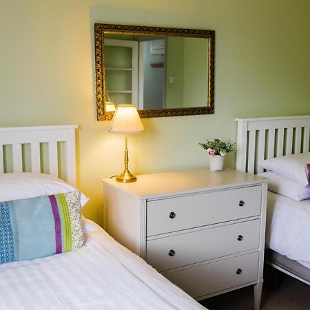 May Tree Cottage Manorbier 5 Mins From The Beach Sleeps 4 Exterior photo