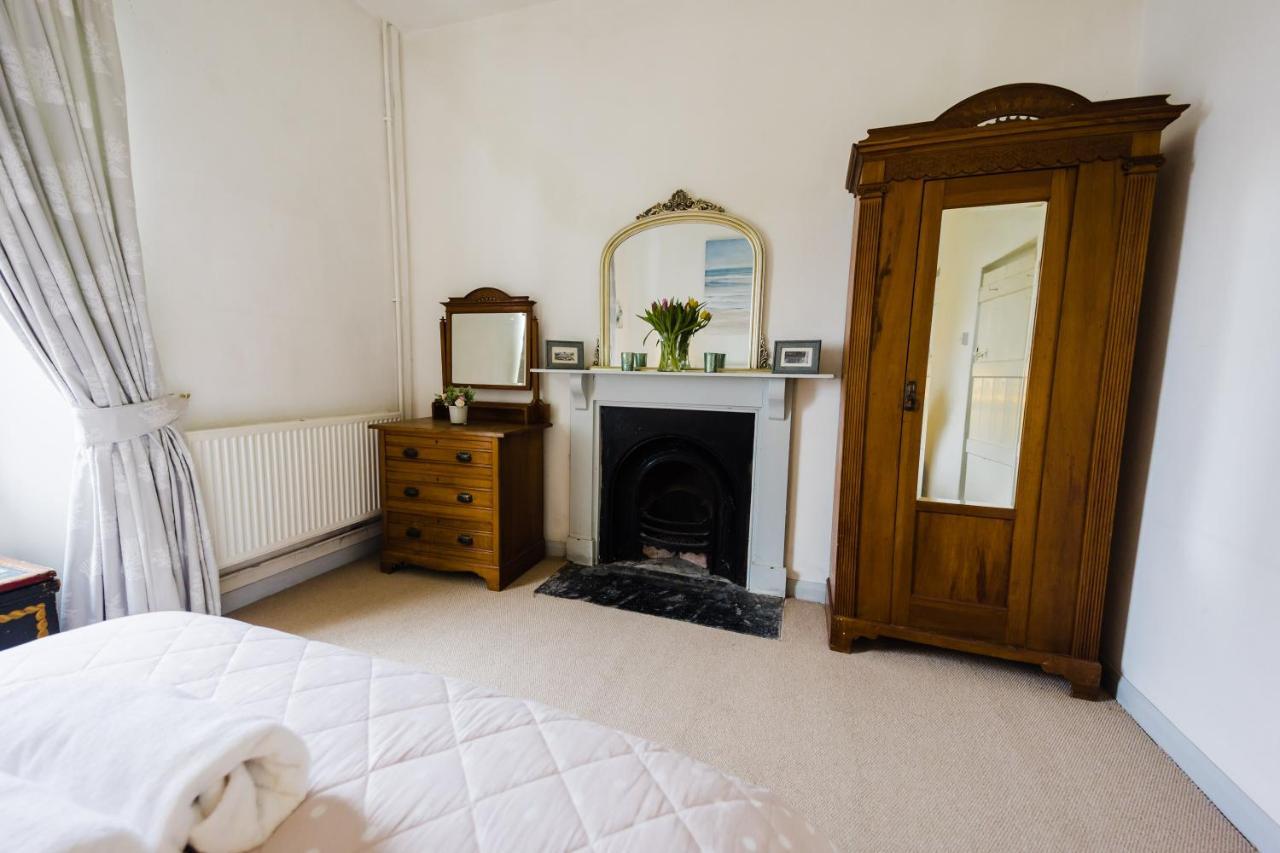 May Tree Cottage Manorbier 5 Mins From The Beach Sleeps 4 Exterior photo