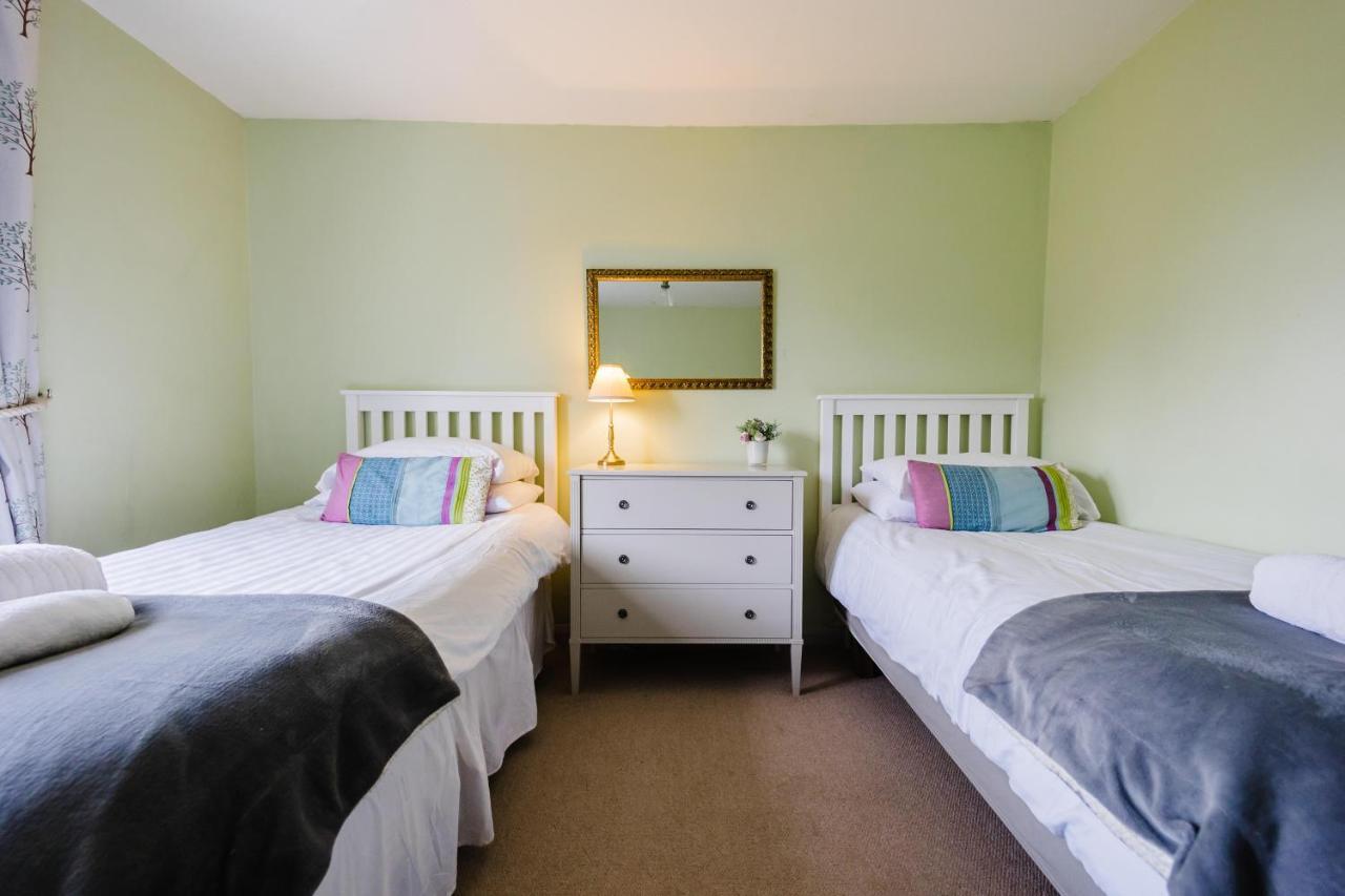May Tree Cottage Manorbier 5 Mins From The Beach Sleeps 4 Exterior photo