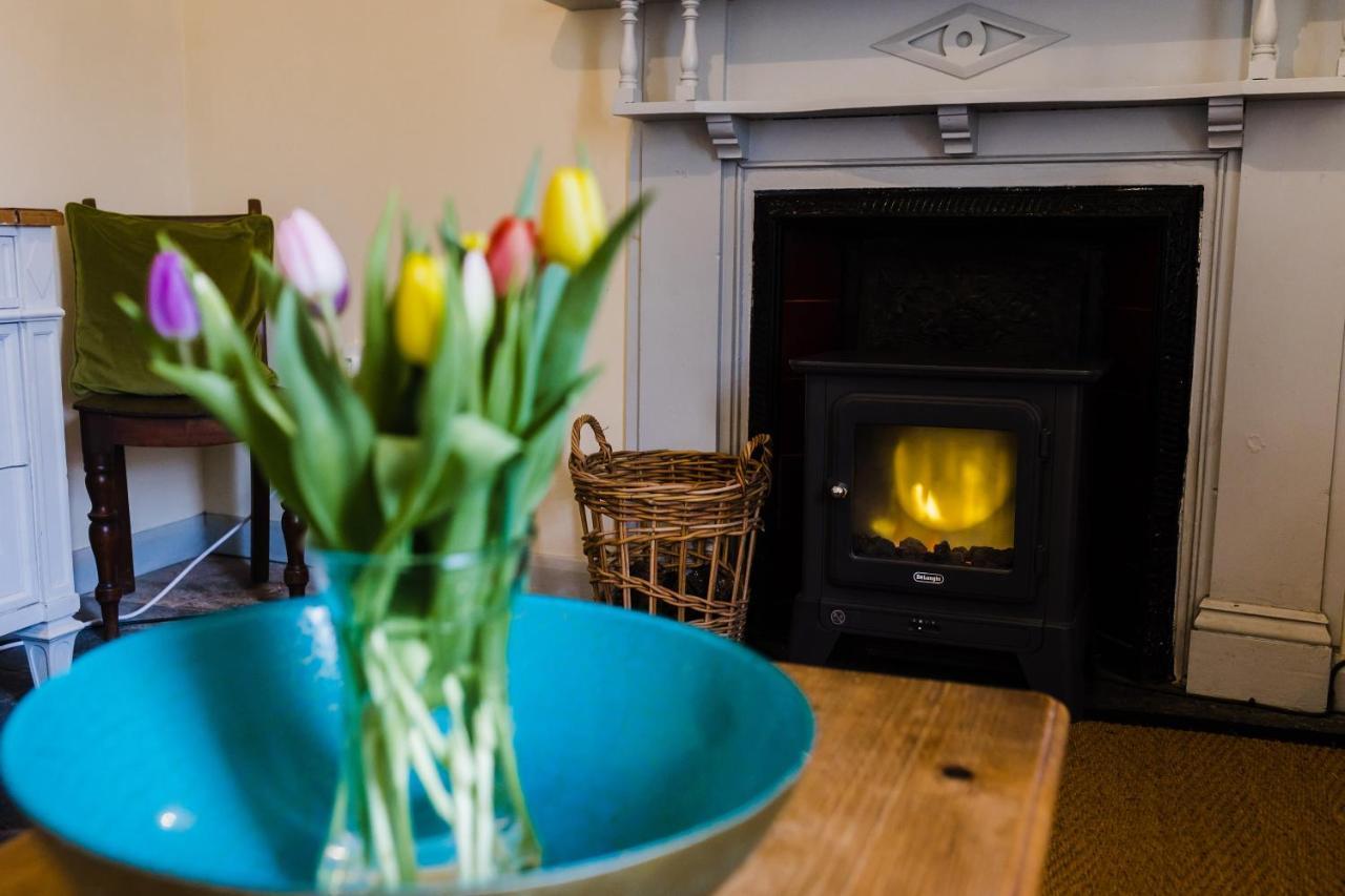 May Tree Cottage Manorbier 5 Mins From The Beach Sleeps 4 Exterior photo