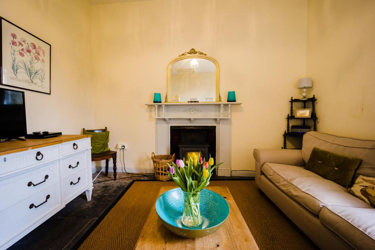 May Tree Cottage Manorbier 5 Mins From The Beach Sleeps 4 Exterior photo